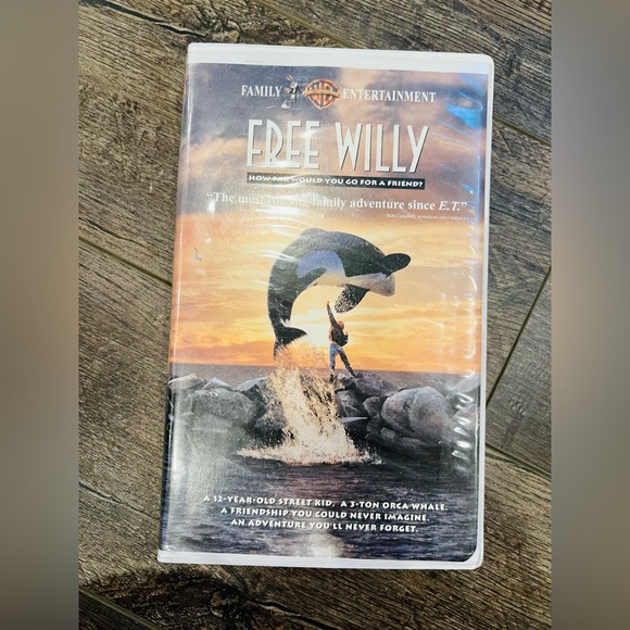 Vintage Free Willy VHS Tape (1993) – Warner Bros. Clamshell Case - Picture 1 of 3
